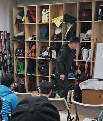 리조트 내 스키 사무실 운영